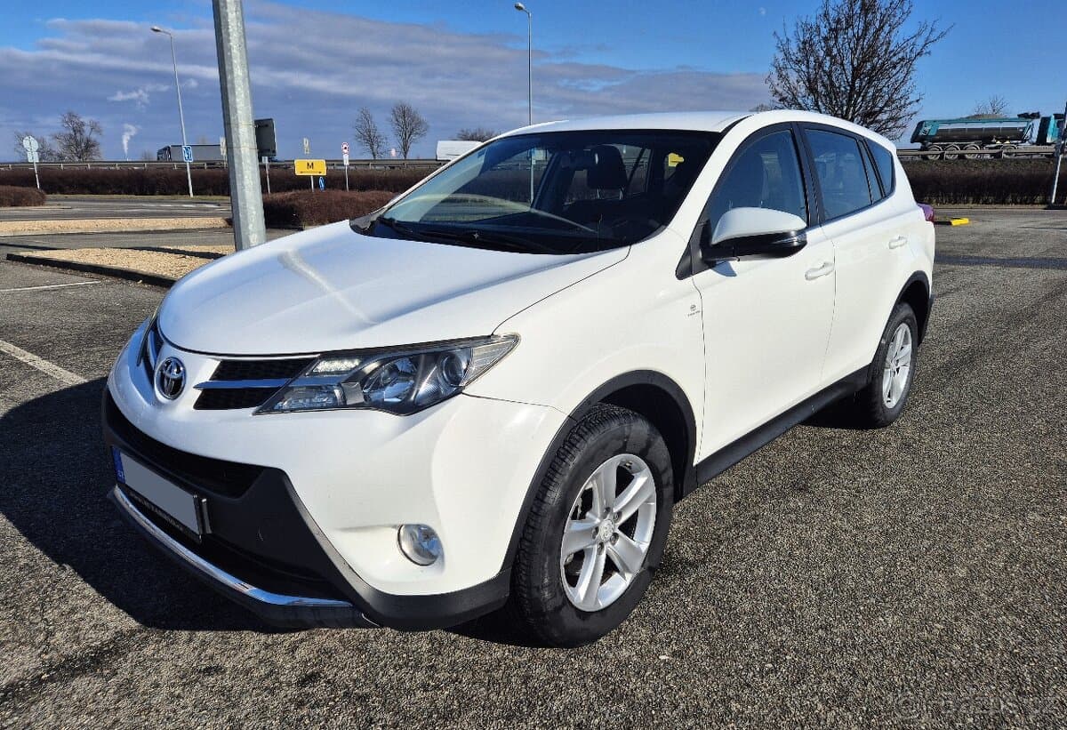 TOYOTA RAV4 D-4D 2013 1.MAJITEL-TEMPOMAT-- KAMERA SERVISKA