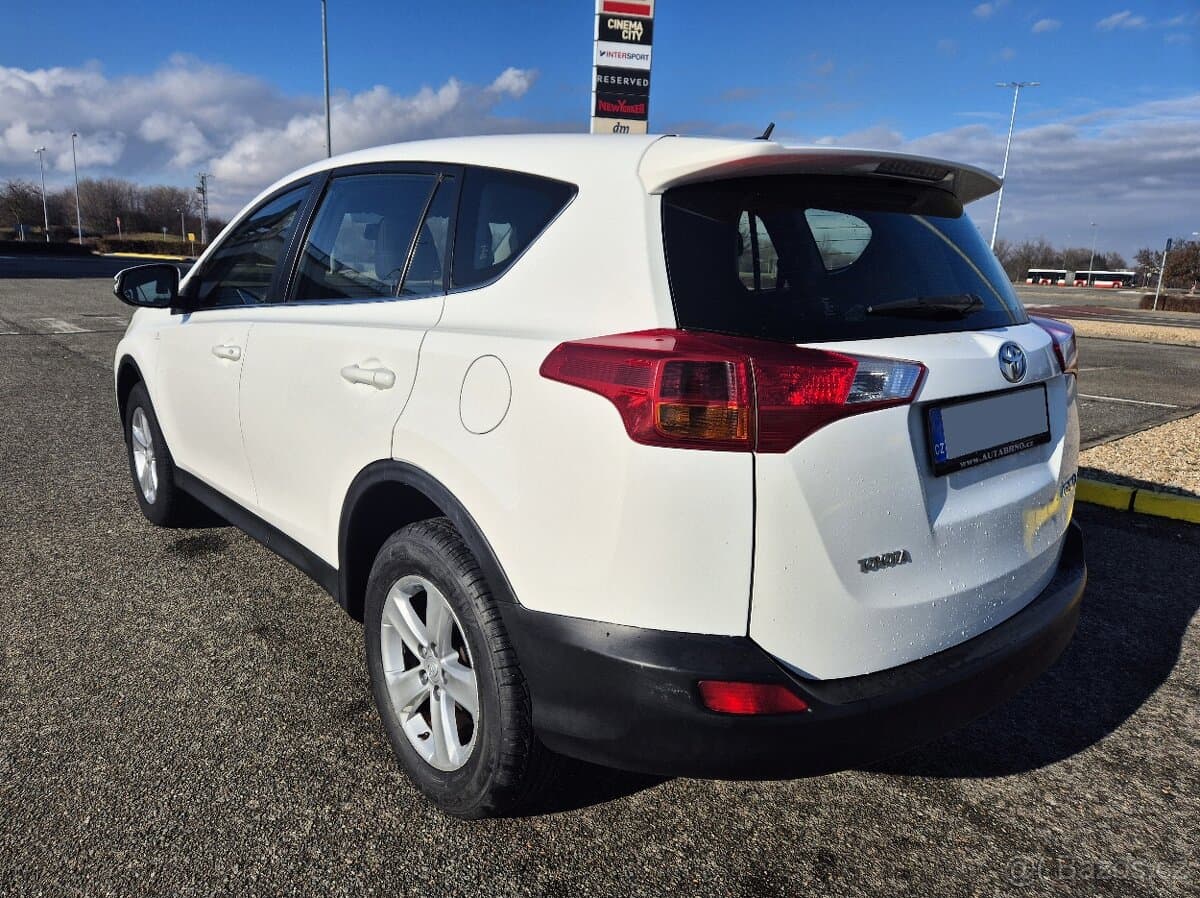 TOYOTA RAV4 D-4D 2013 1.MAJITEL-TEMPOMAT-- KAMERA SERVISKA