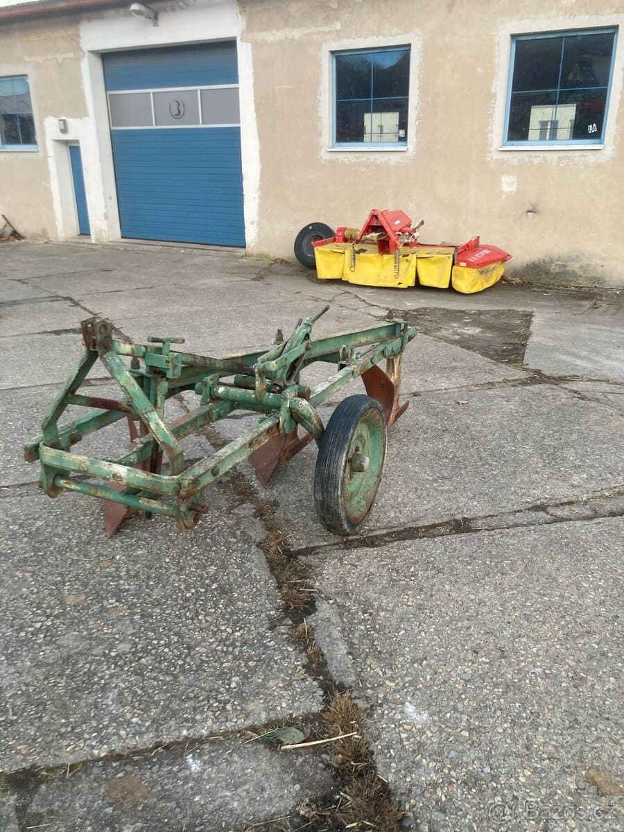 Pluh trojradličný