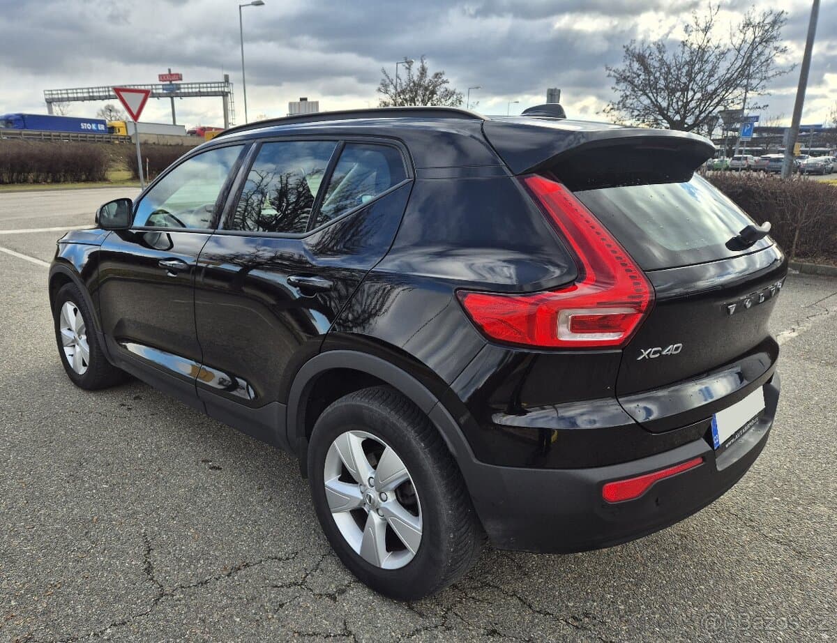 VOLVO XC40 1.5i 163PS-ROK 2020-1.MAJITEL LED-TEMPOMAT-MAUNÁL
