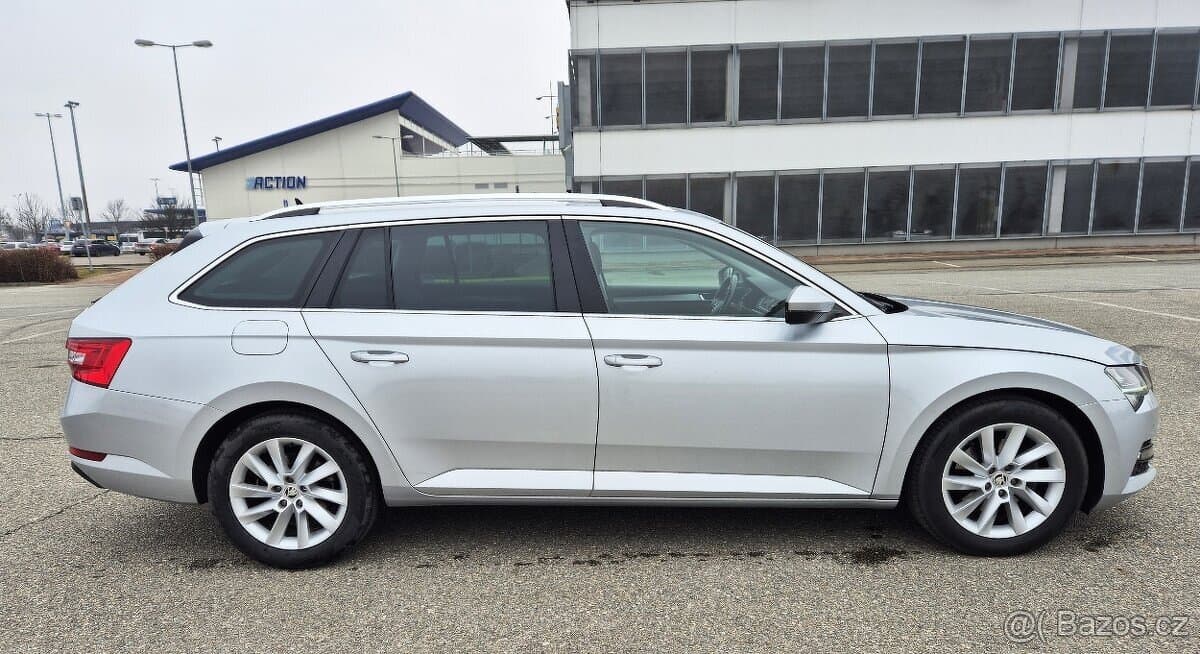 ŠKODA SUPERB 2.0TDI 1 MAJITEL-- ROK 2021 --FULL LED SERVISKA