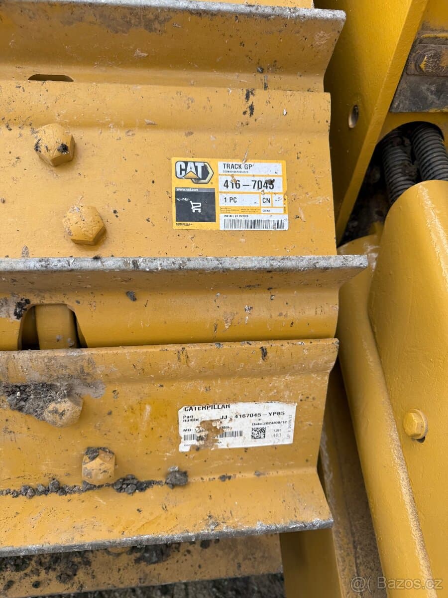 Buldozer CAT D6N XL-TOP STAV-Nový podvozek