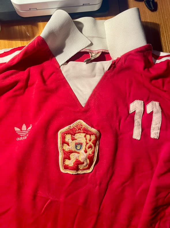 Selling an old Czechoslovak football jersey