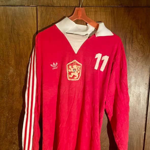 Selling an old Czechoslovak football jersey